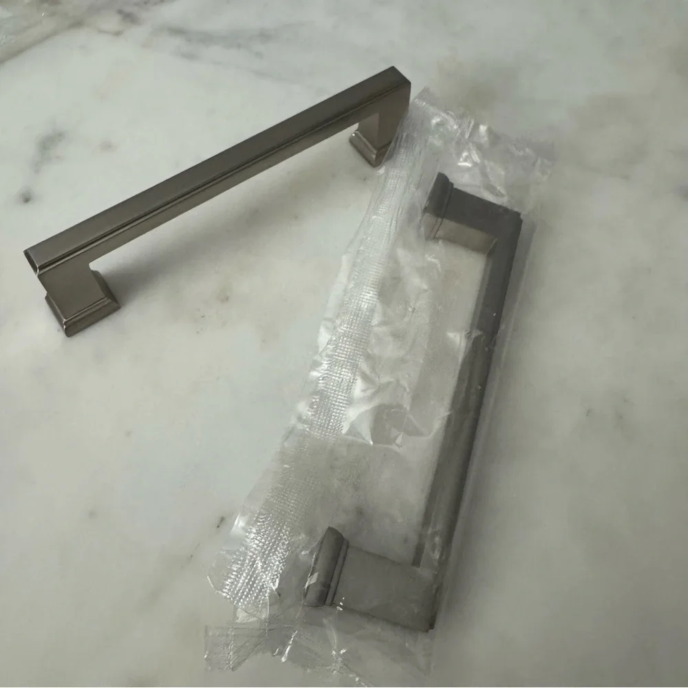🛍🏙3️⃣ for $1️⃣5️⃣ 🆕 Bundle of 2 Glacier Bay brushed satin nickel cabinet pulls